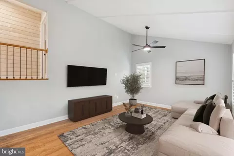 Living - 10109 Renfrew Rd, Silver Spring, MD 20901 photo 2 of 10