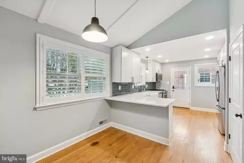 Entry Way - 10109 Renfrew Rd, Silver Spring, MD 20901 photo 2 of 7