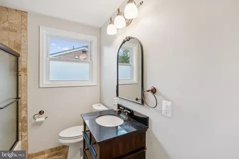 Bath - 10109 Renfrew Rd, Silver Spring, MD 20901 photo 1 of 2