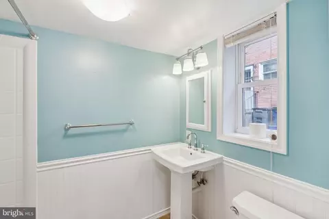 Bath - 10109 Renfrew Rd, Silver Spring, MD 20901 photo 2 of 2