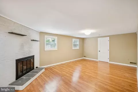 Living - 10109 Renfrew Rd, Silver Spring, MD 20901 photo 6 of 10