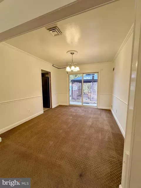 10229 Green Forest Dr, Silver Spring, MD 20903 photo 3