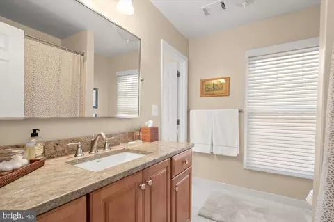 Bath - 7828 Stable Way, Potomac, MD 20854 photo 5 of 7