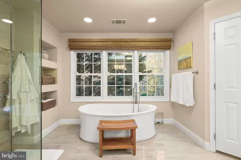 Bath - 7828 Stable Way, Potomac, MD 20854 photo 2 of 7