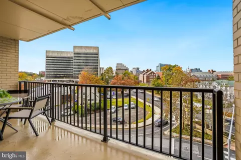 4242 E West Hwy #514, Chevy Chase, MD 20815