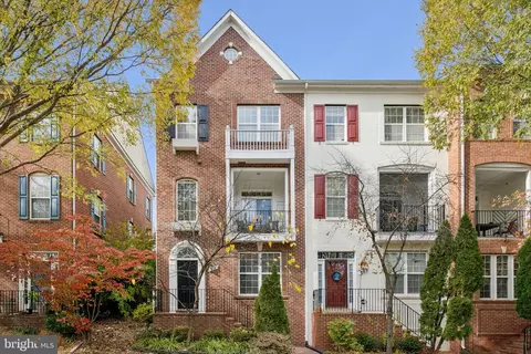 311 Garden View Sq, Rockville, MD 20850
