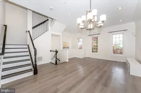 Living - 593 Cedar Spring St, Gaithersburg, MD 20877 photo 3 of 5