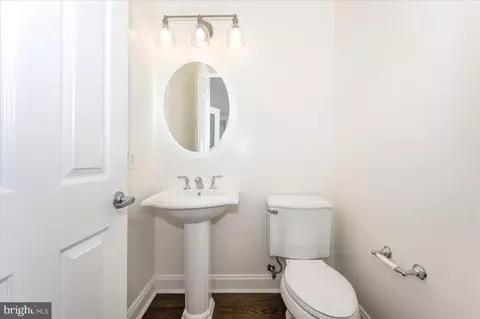 Entry Way - 593 Cedar Spring St, Gaithersburg, MD 20877 photo 3 of 10