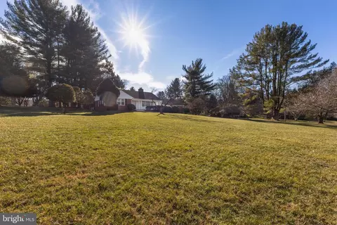 412 Vierling Dr, Silver Spring, MD 20904 photo 2