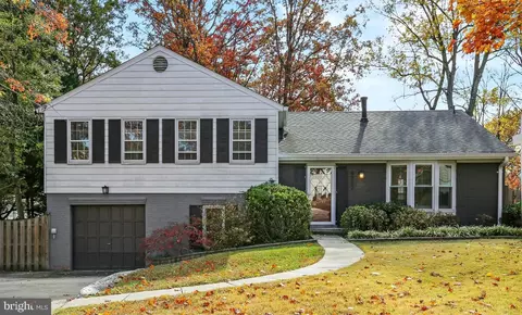 8802 Stonehaven Ct, Potomac, MD 20854