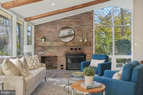 Living - 11511 Highview Ave, Silver Spring, MD 20902 photo 2 of 3