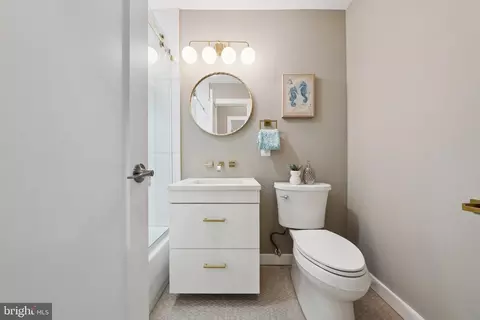 Bath - 11511 Highview Ave, Silver Spring, MD 20902 photo 2 of 4