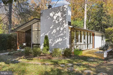 Exterior - 11511 Highview Ave, Silver Spring, MD 20902 photo 2 of 9