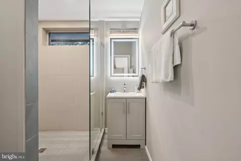 Bath - 11511 Highview Ave, Silver Spring, MD 20902 photo 3 of 4