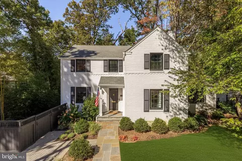 5106 Brookview Dr, Bethesda, MD 20816