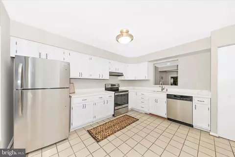 1 Kinsman View Cir, Silver Spring, MD 20901 photo 4