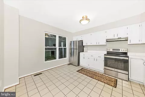 1 Kinsman View Cir, Silver Spring, MD 20901 photo 3