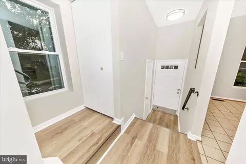 1 Kinsman View Cir, Silver Spring, MD 20901 photo 2