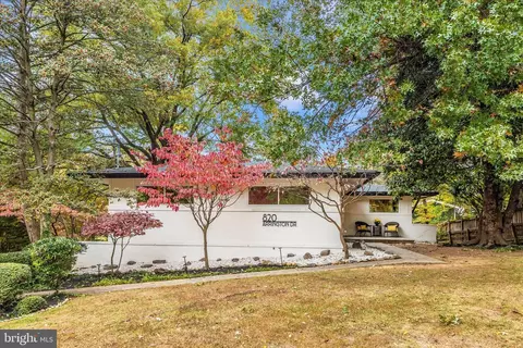820 Arrington Dr, Silver Spring, MD 20901