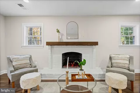 Living - 7604 Hackamore Dr, Potomac, MD 20854 photo 6 of 7
