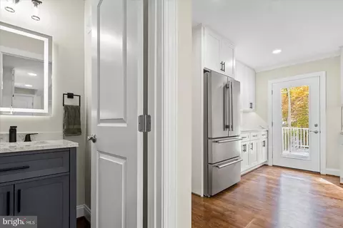 Entry Way - 7604 Hackamore Dr, Potomac, MD 20854 photo 3 of 9