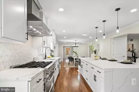 Kitchen - 7604 Hackamore Dr, Potomac, MD 20854 photo 5 of 9