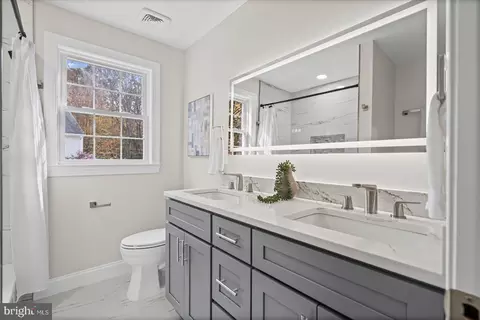 Bath - 7604 Hackamore Dr, Potomac, MD 20854 photo 5 of 12