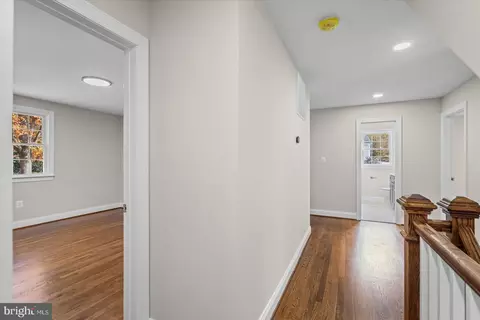 Entry Way - 7604 Hackamore Dr, Potomac, MD 20854 photo 8 of 9