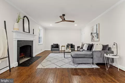 Living - 7604 Hackamore Dr, Potomac, MD 20854 photo 3 of 7