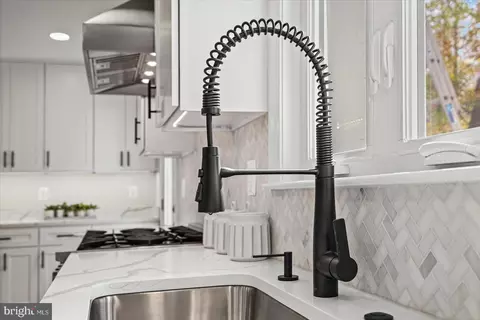 Kitchen - 7604 Hackamore Dr, Potomac, MD 20854 photo 3 of 9