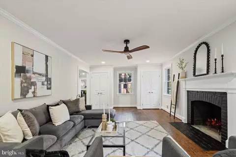 Living - 7604 Hackamore Dr, Potomac, MD 20854 photo 2 of 7