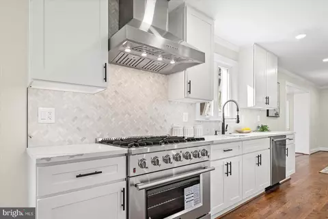 Kitchen - 7604 Hackamore Dr, Potomac, MD 20854 photo 4 of 9
