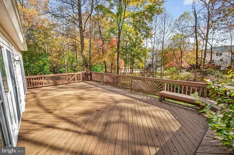 Exterior - 19332 Cissel Manor Dr, Poolesville, MD 20837 photo 12 of 17