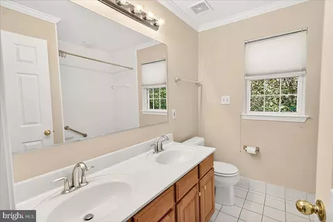 Bath - 19332 Cissel Manor Dr, Poolesville, MD 20837 photo 3 of 4