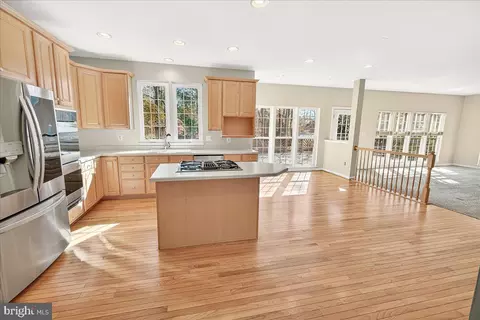 Kitchen - 19332 Cissel Manor Dr, Poolesville, MD 20837 photo 4 of 4