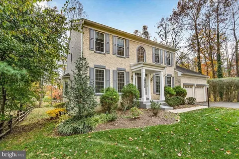 Exterior - 19332 Cissel Manor Dr, Poolesville, MD 20837 photo 3 of 17