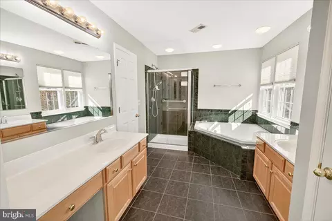 Bath - 19332 Cissel Manor Dr, Poolesville, MD 20837 photo 1 of 4