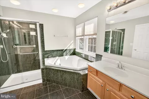 Bath - 19332 Cissel Manor Dr, Poolesville, MD 20837 photo 2 of 4