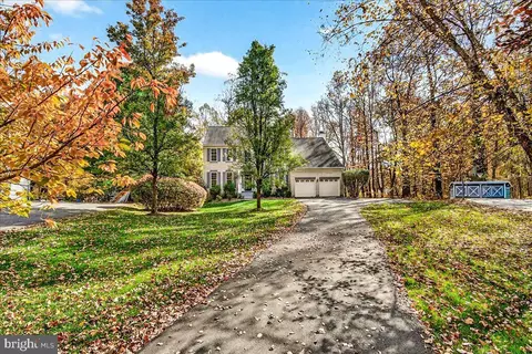 Exterior - 19332 Cissel Manor Dr, Poolesville, MD 20837 photo 4 of 17