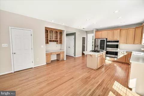 Kitchen - 19332 Cissel Manor Dr, Poolesville, MD 20837 photo 3 of 4