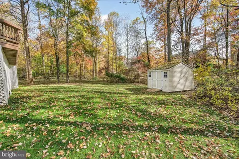 Exterior - 19332 Cissel Manor Dr, Poolesville, MD 20837 photo 9 of 17