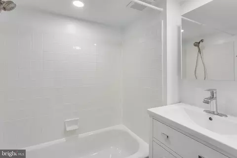 Bath - 304 Franklin Pl, Silver Spring, MD 20901 photo 2 of 2