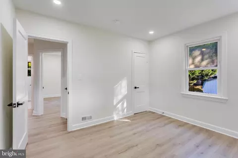 Entry Way - 304 Franklin Pl, Silver Spring, MD 20901 photo 5 of 8