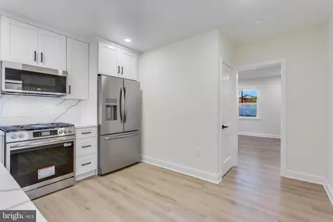 Entry Way - 304 Franklin Pl, Silver Spring, MD 20901 photo 4 of 8