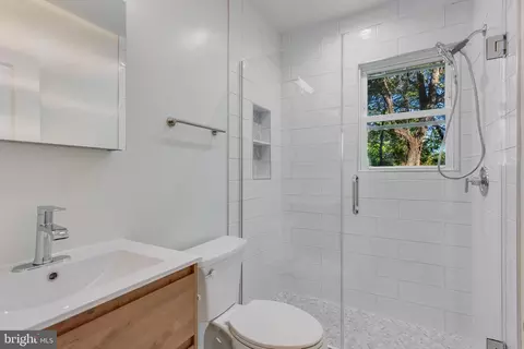 Bath - 304 Franklin Pl, Silver Spring, MD 20901 photo 1 of 2
