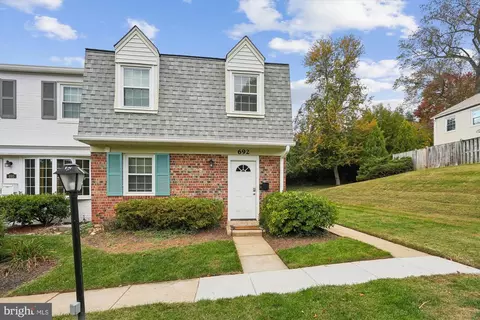 692 Azalea Dr #6-692, Rockville, MD 20850