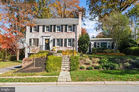 5907 Woodacres Dr, Bethesda, MD 20816