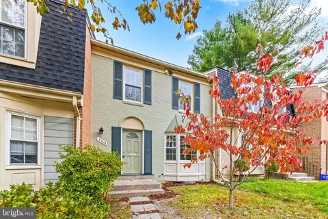 9834 Maple Leaf Dr, Gaithersburg, MD 20886