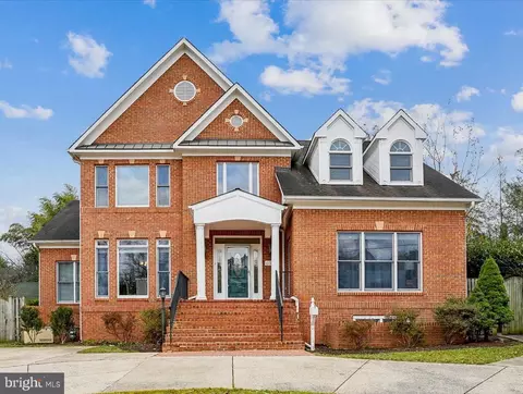 5704 Maiden Ln, Bethesda, MD 20817