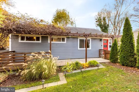 1131 Parrish Dr, Rockville, MD 20851